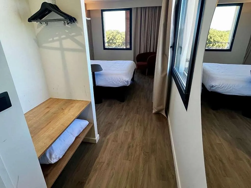 Hotel Ibis Styles Cabries Aix-En-Provence Tgv 0*,